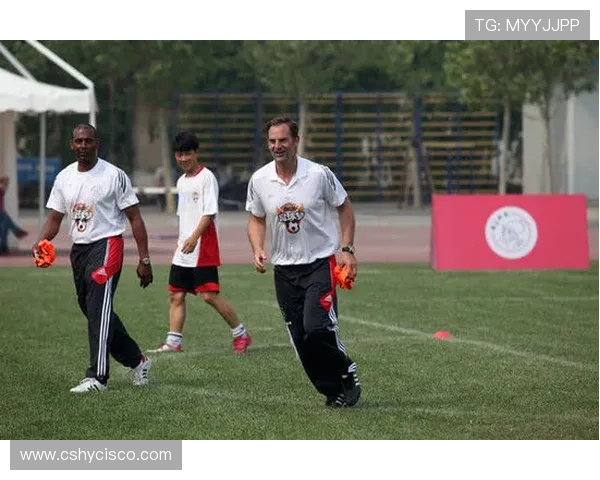 阿贾克斯足球俱乐部重塑球队结构，年轻球员表现稳健值得关注